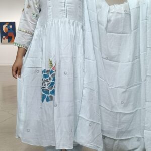 Elegent white kurta set with Dupatta